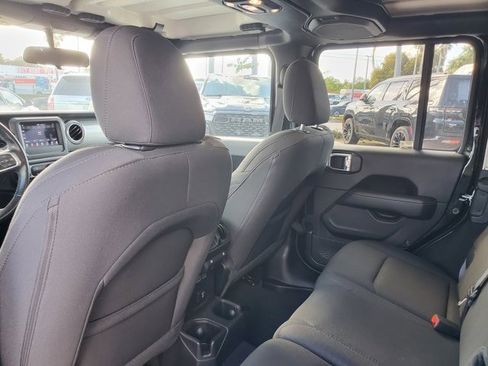 Certified 2020 Jeep Wrangler Unlimited Sahara AWD/4WD image 17