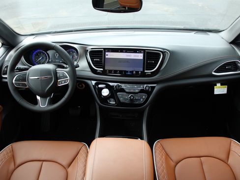 New 2026 Chrysler Pacifica Pinnacle image 2