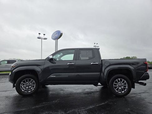Used 2024 Toyota Tacoma Limited w/ Limited Package (LT) AWD/4WD image 13