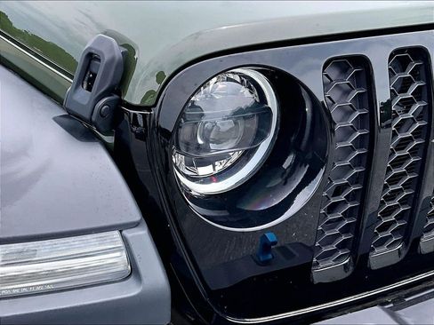 Used 2023 Jeep Wrangler Unlimited w/ Cold Weather Group AWD/4WD image 33