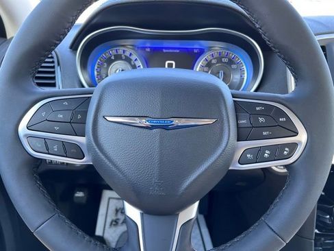Used 2023 Chrysler 300 Touring w/ Safetytec Plus Group image 18