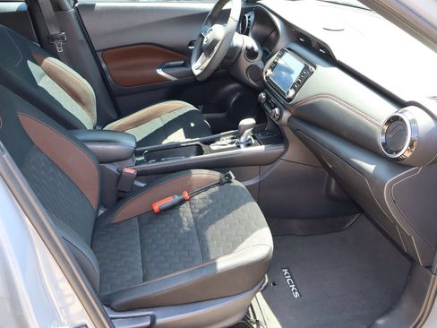 Used 2023 Nissan Kicks SR FWD image 16
