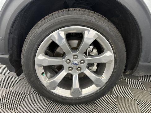 Used 2020 Ford Explorer Platinum w/ Premium Technology Package image 13