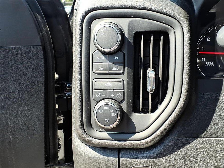 Used 2019 Chevrolet Silverado 1500 Custom w/ Custom Convenience Package AWD/4WD image 19