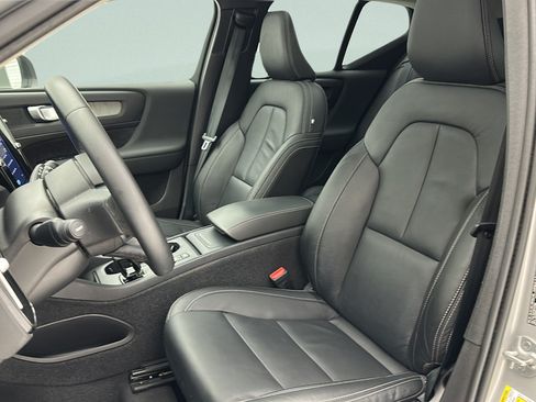 Used 2024 Volvo XC40 B5 Core AWD/4WD image 13
