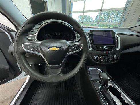 Used 2022 Chevrolet Malibu LT FWD image 14