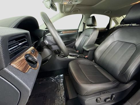 Used 2022 Volkswagen Passat 2.0T image 20