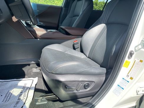 Used 2022 Toyota Venza Limited AWD/4WD image 7