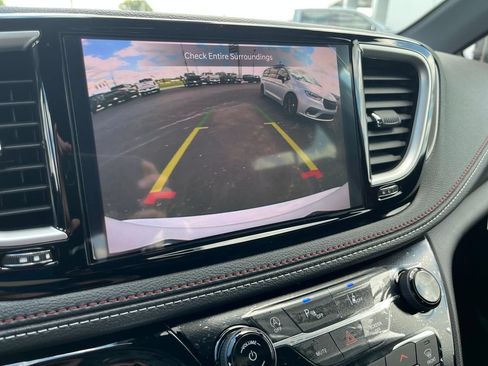 New 2027 Chrysler Pacifica Select FWD image 18
