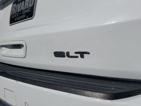 Used 2024 GMC Yukon SLT w/ SLT Luxury Package AWD/4WD image 8