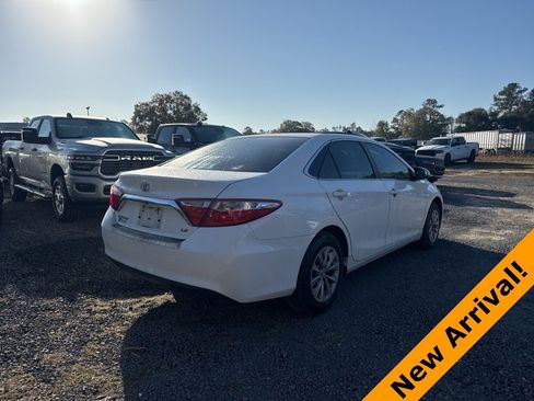 Used 2017 Toyota Camry LE image 5