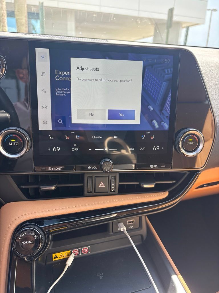 Certified 2025 Lexus NX 250 FWD w/ Towing Package (2000 Lbs) image 3