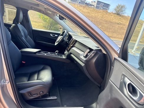 Used 2025 Volvo XC60 B5 Core image 27
