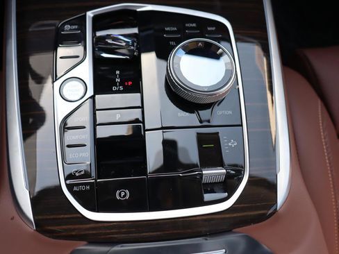 Used 2024 BMW X7 xDrive40i image 11