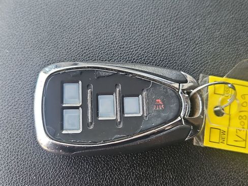 Used 2018 Chevrolet Equinox LT FWD image 32