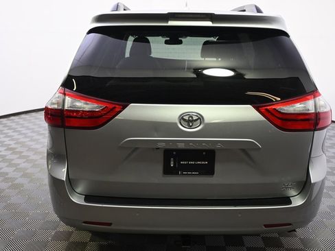 Used 2019 Toyota Sienna XLE image 5