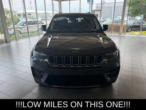 Used 2023 Jeep Grand Cherokee Laredo w/ Trailer Tow Prep Group (B) AWD/4WD image 3