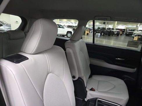 New 2026 Toyota Grand Highlander XLE image 12