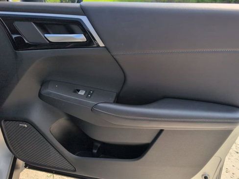 Used 2025 Mitsubishi Outlander SE FWD image 33