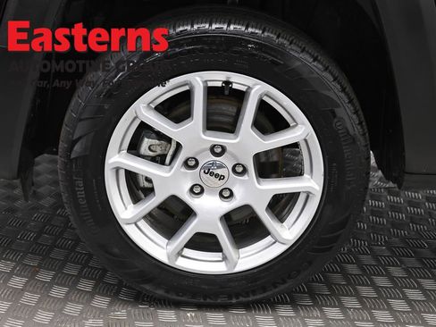 Used 2023 Jeep Renegade Latitude AWD/4WD image 32