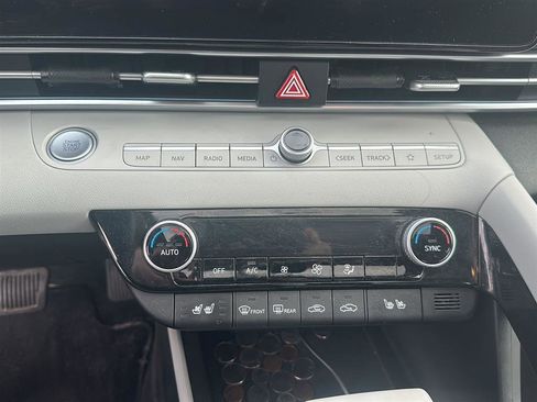 Used 2023 Hyundai Elantra Limited image 26