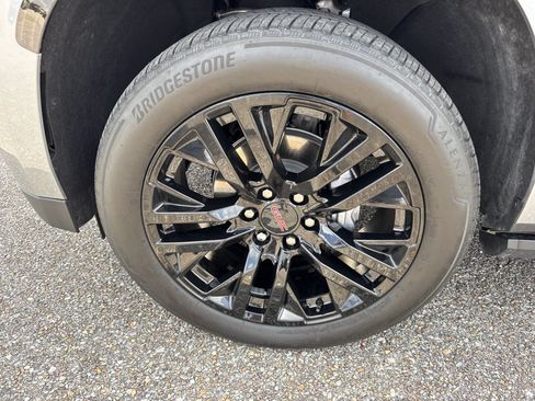 Used 2024 GMC Yukon Denali AWD/4WD image 10