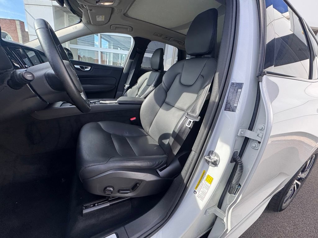 Used 2025 Volvo XC60 B5 Plus AWD/4WD image 15