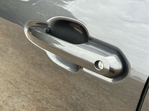 Used 2023 Toyota Highlander LE image 14