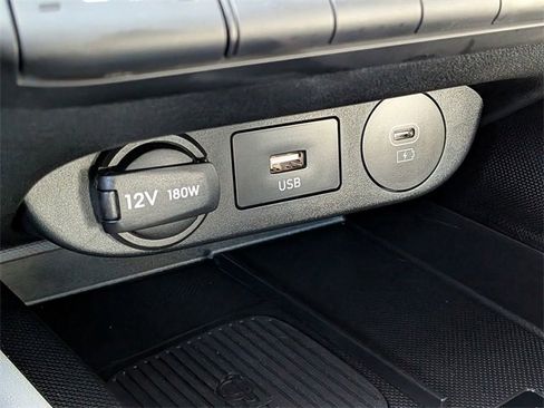 Used 2025 Hyundai Elantra Limited image 23