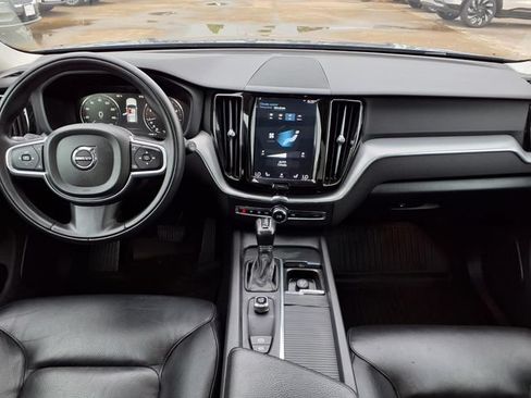Used 2018 Volvo XC60 T5 Momentum w/ Vision Package AWD/4WD image 6