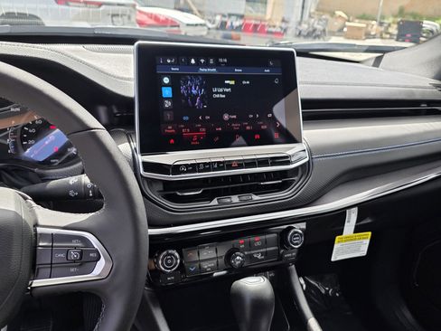 New 2025 Jeep Compass Latitude w/ Altitude Special Edition image 17