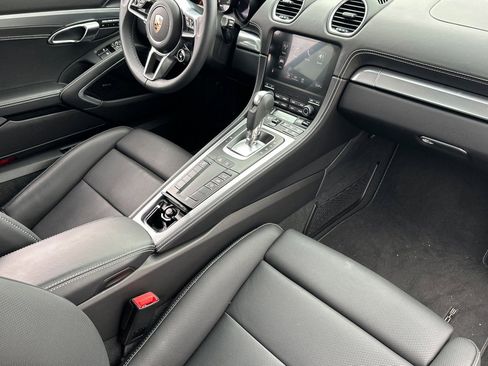 Used 2025 Porsche 718 Cayman image 16