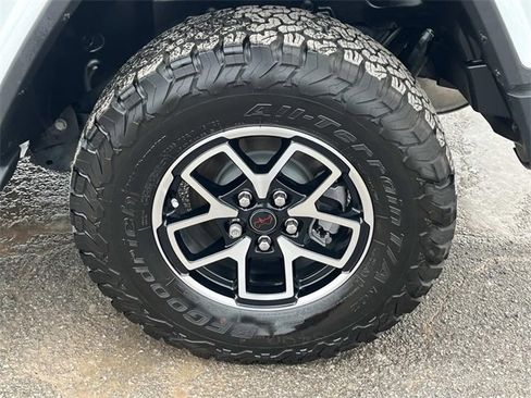 Used 2024 Jeep Wrangler Rubicon image 11