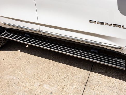 Used 2026 GMC Yukon Denali w/ Sun & Power Step Package AWD/4WD image 6