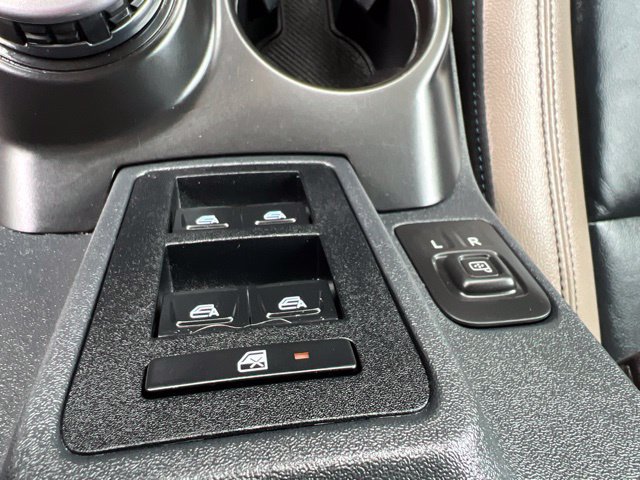 Used 2024 Ford Bronco Wildtrak AWD/4WD image 32