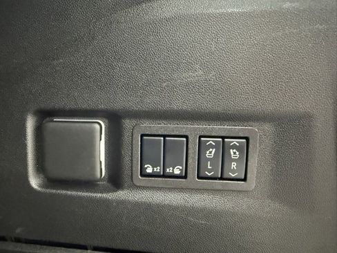 Used 2025 GMC Yukon Denali image 22