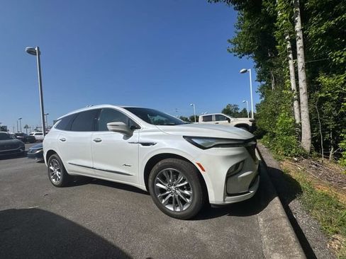 Used 2023 Buick Enclave Avenir w/ LPO, Hit The Road Package AWD/4WD image 3