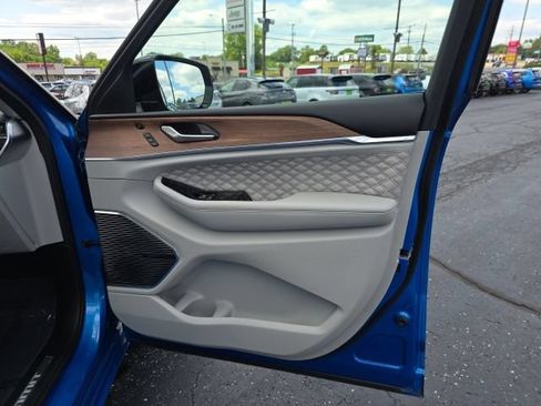 Used 2023 Jeep Grand Cherokee L Summit w/ Advanced Protech Group IV AWD/4WD image 47