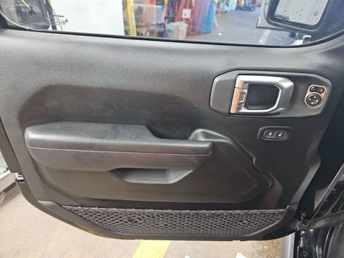 Used 2023 Jeep Wrangler Unlimited w/ Dual Top Group AWD/4WD image 15