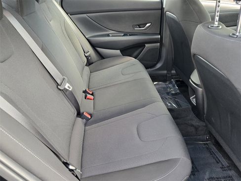 Certified 2025 Hyundai Elantra SE image 15