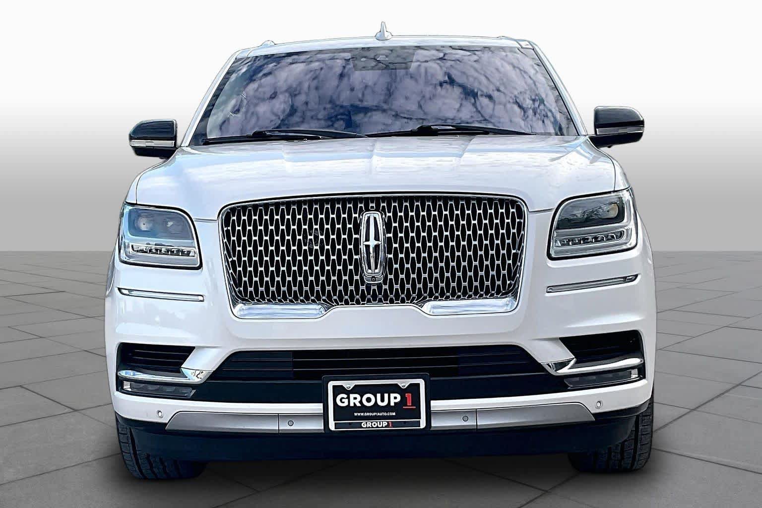 Used 2018 Lincoln Navigator Select w/ Technology Package RWD image 4