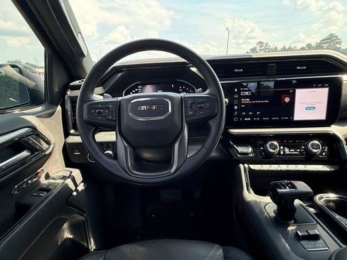 Used 2024 GMC Sierra 1500 AT4 w/ Technology Package AWD/4WD image 42