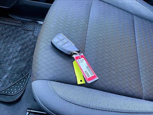 Used 2022 Chevrolet Silverado 1500 LT image 13