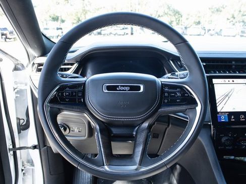 Used 2023 Jeep Grand Cherokee Overland w/ Luxury Tech Group IV image 10