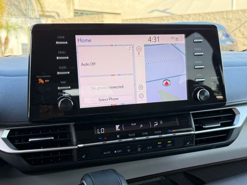 Used 2021 Toyota Sienna XLE w/ XLE Plus Package image 29