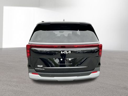 New 2026 Kia Carnival EX FWD image 4