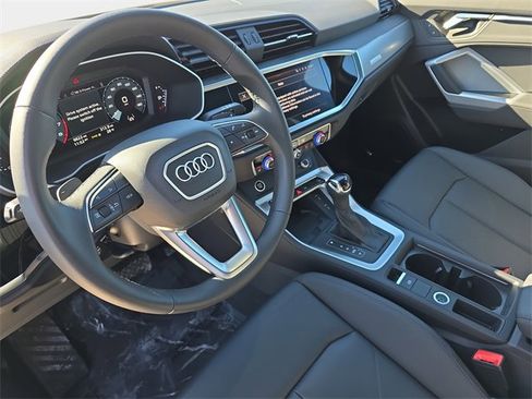 Used 2025 Audi Q3 2.0T Premium Plus w/ Premium Plus Package image 19