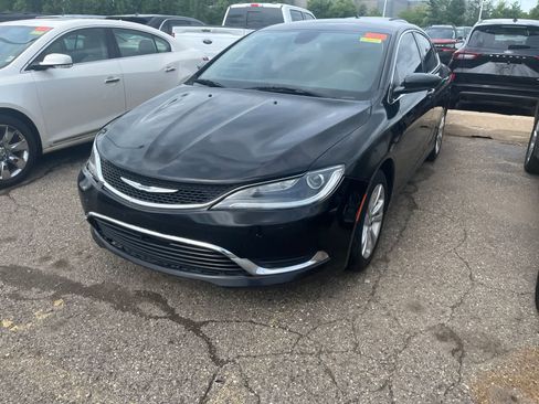 Used 2016 Chrysler 200 Limited FWD image 4