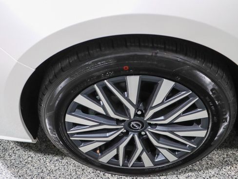 Used 2023 Nissan Altima 2.5 SV image 11