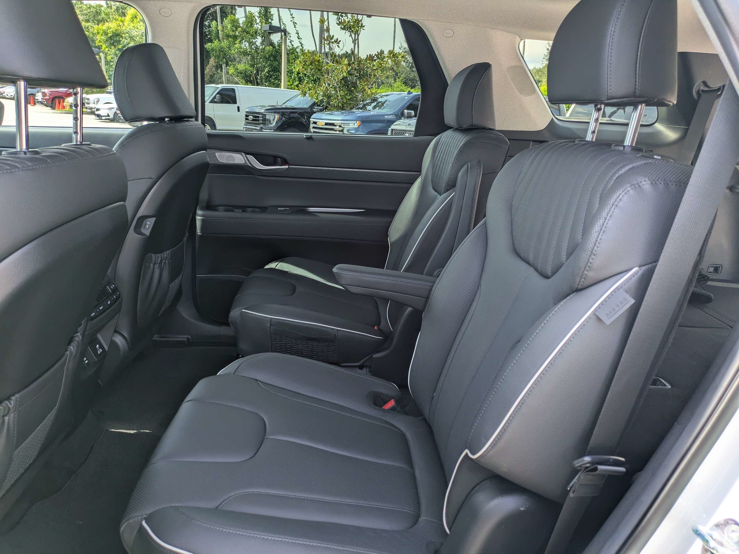 Certified 2025 Hyundai Palisade Limited FWD image 13